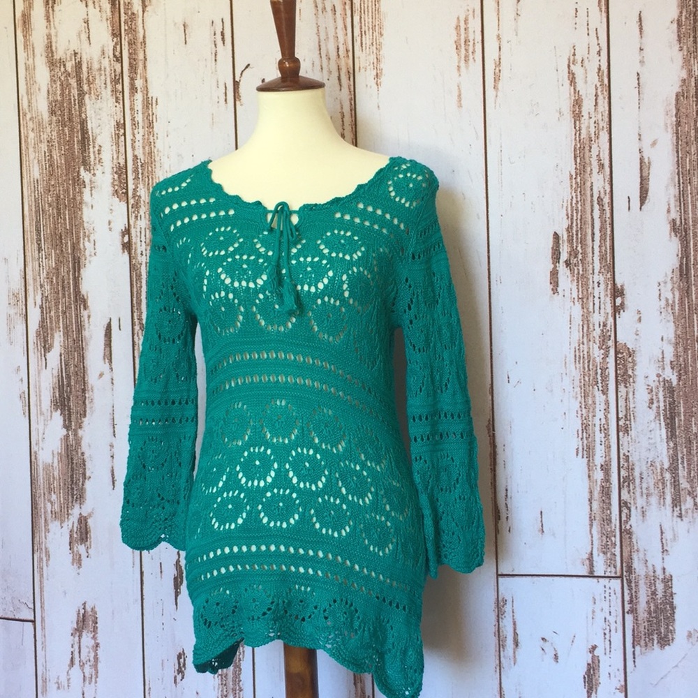 Dressbarn blue teal crochet like shirt